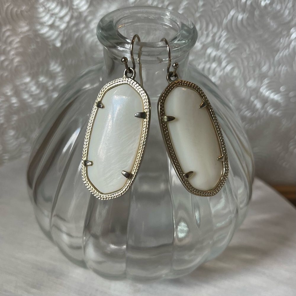Kendra Scott Elle Gold Drop Earrings in White Pearl